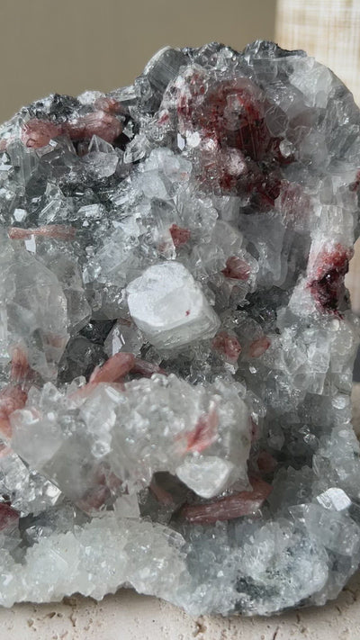 [Aurora] Apophyllite Stilbite on Dark Chalcedony