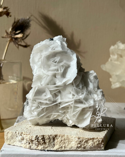 [Mist] White Rose Calcite