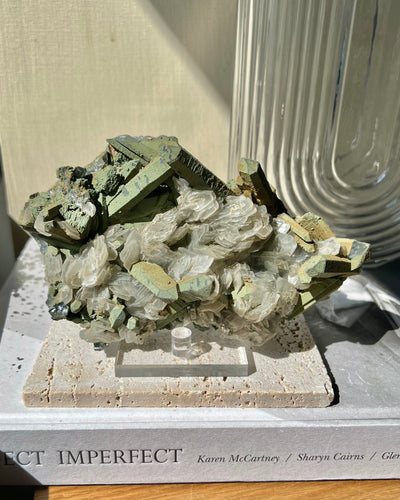 [Dragonfly] Green Quartz Cluster with Calcite Flowers