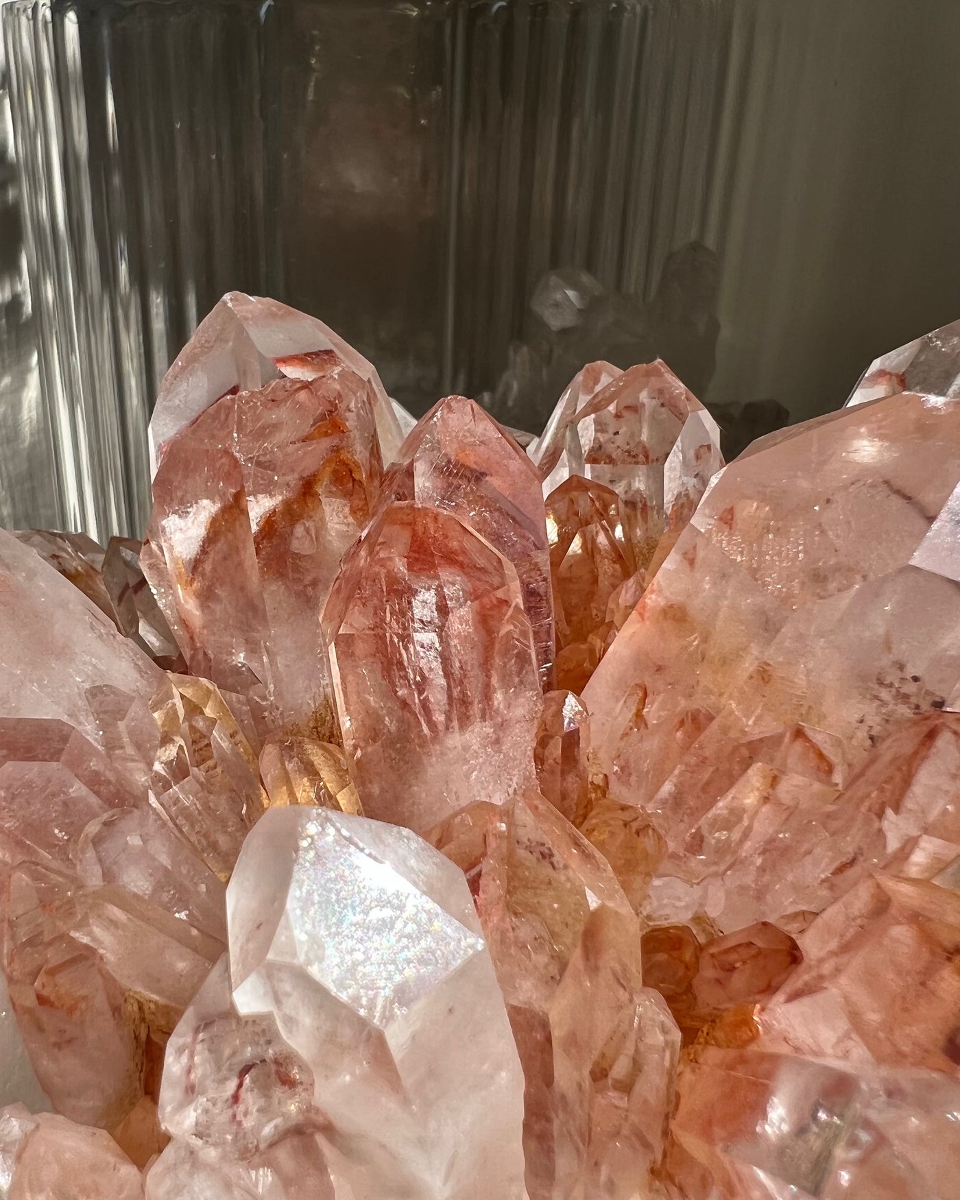 [Hibiscus] Quartz Cluster on Stand