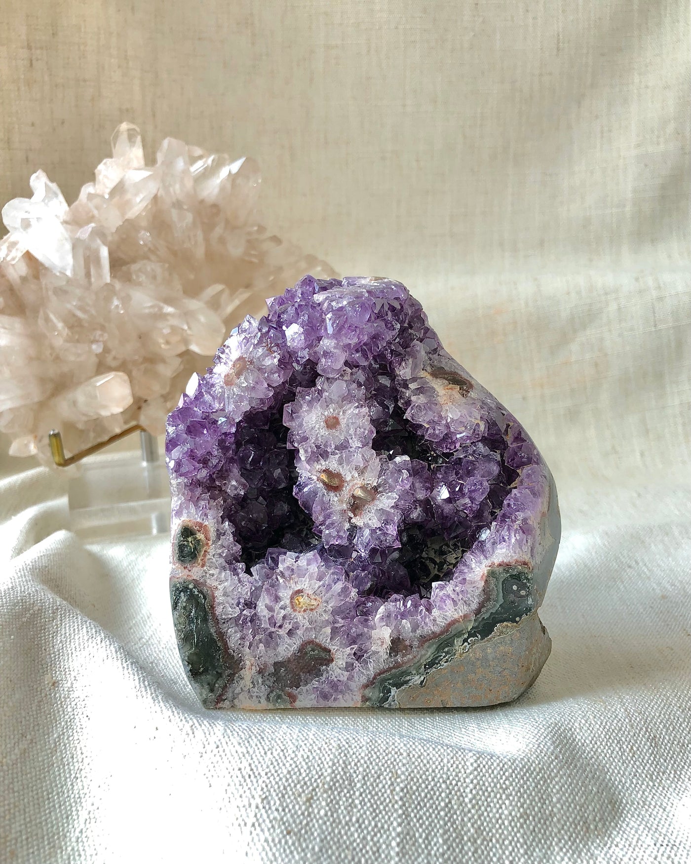 [Sunflower] Amethyst Stalactite Geode