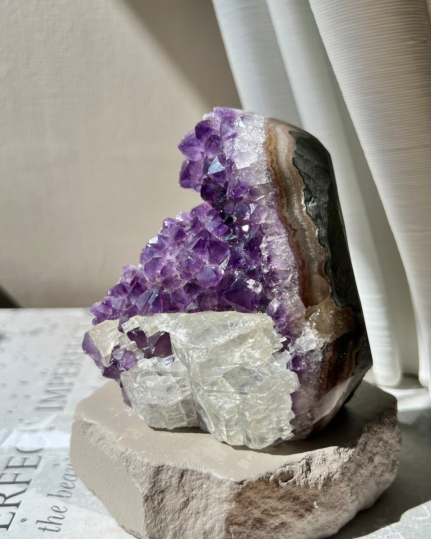 [Leila] Amethyst Calcite Geode
