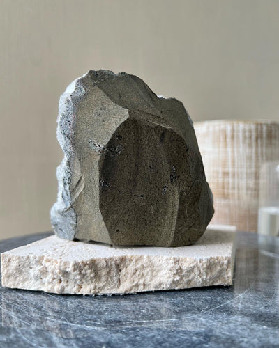 [Aurora] Apophyllite Stilbite on Dark Chalcedony