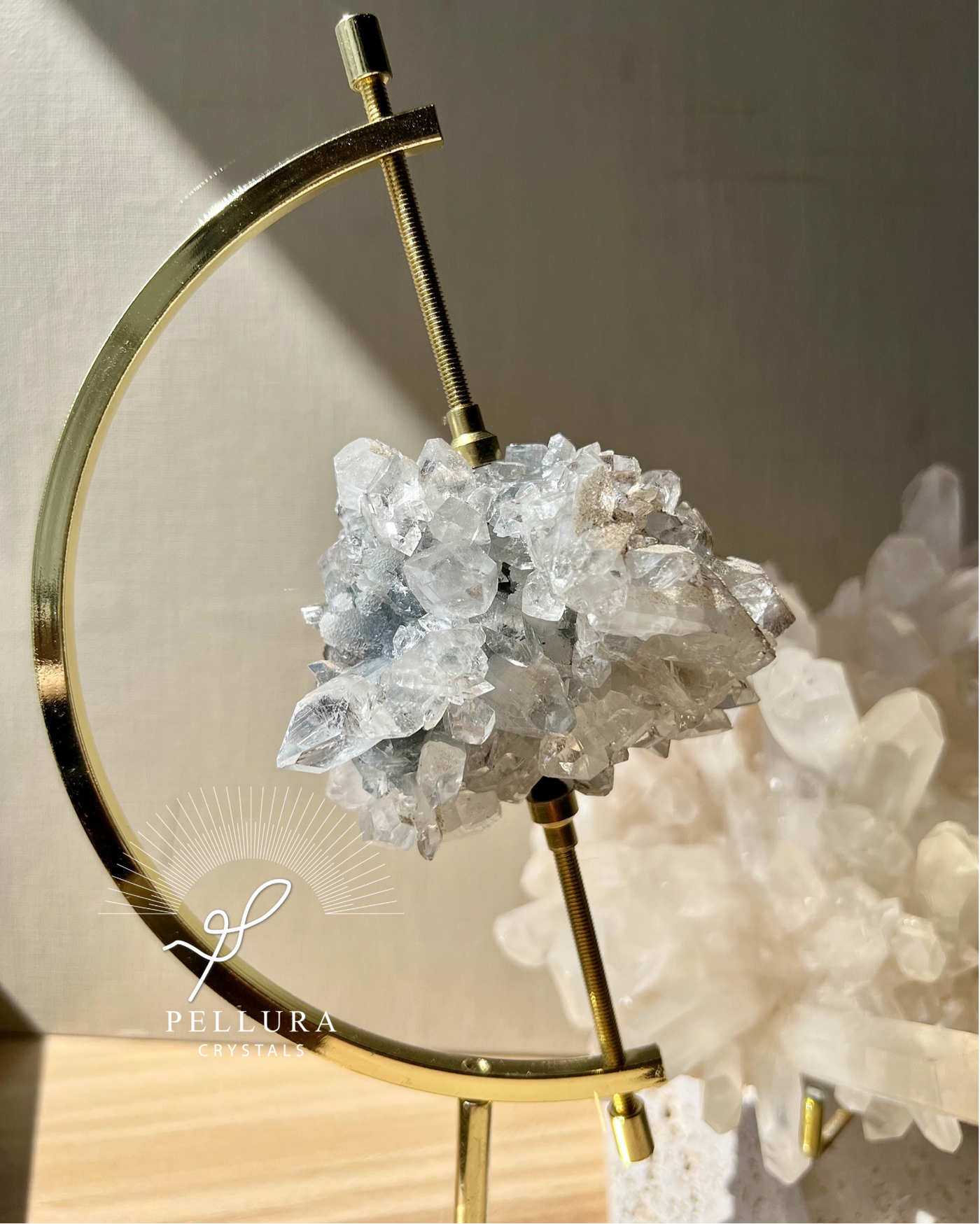 [Faie] Apophyllite on Gold Arc Stand