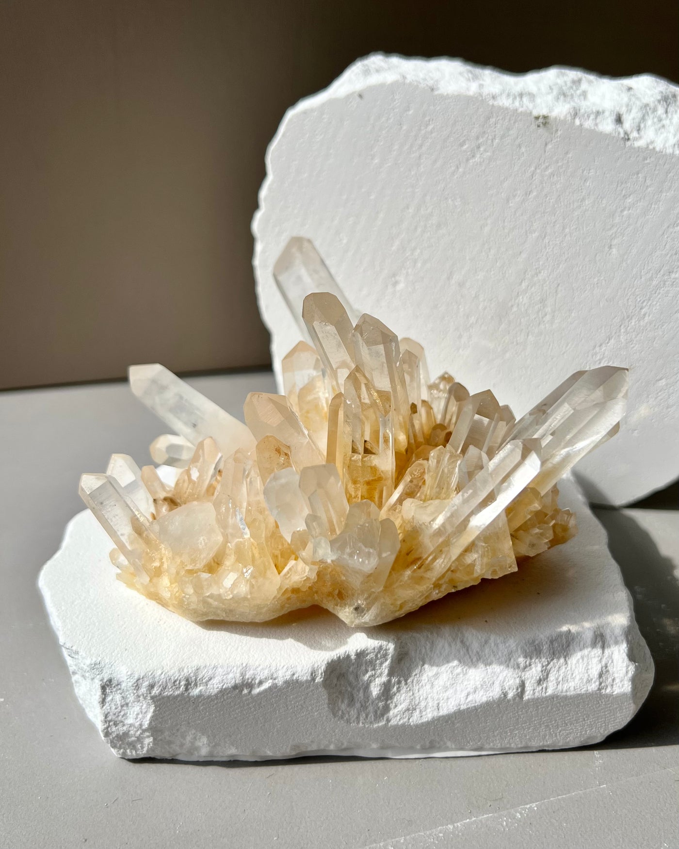 [Leo] Yellow Quartz Cluster