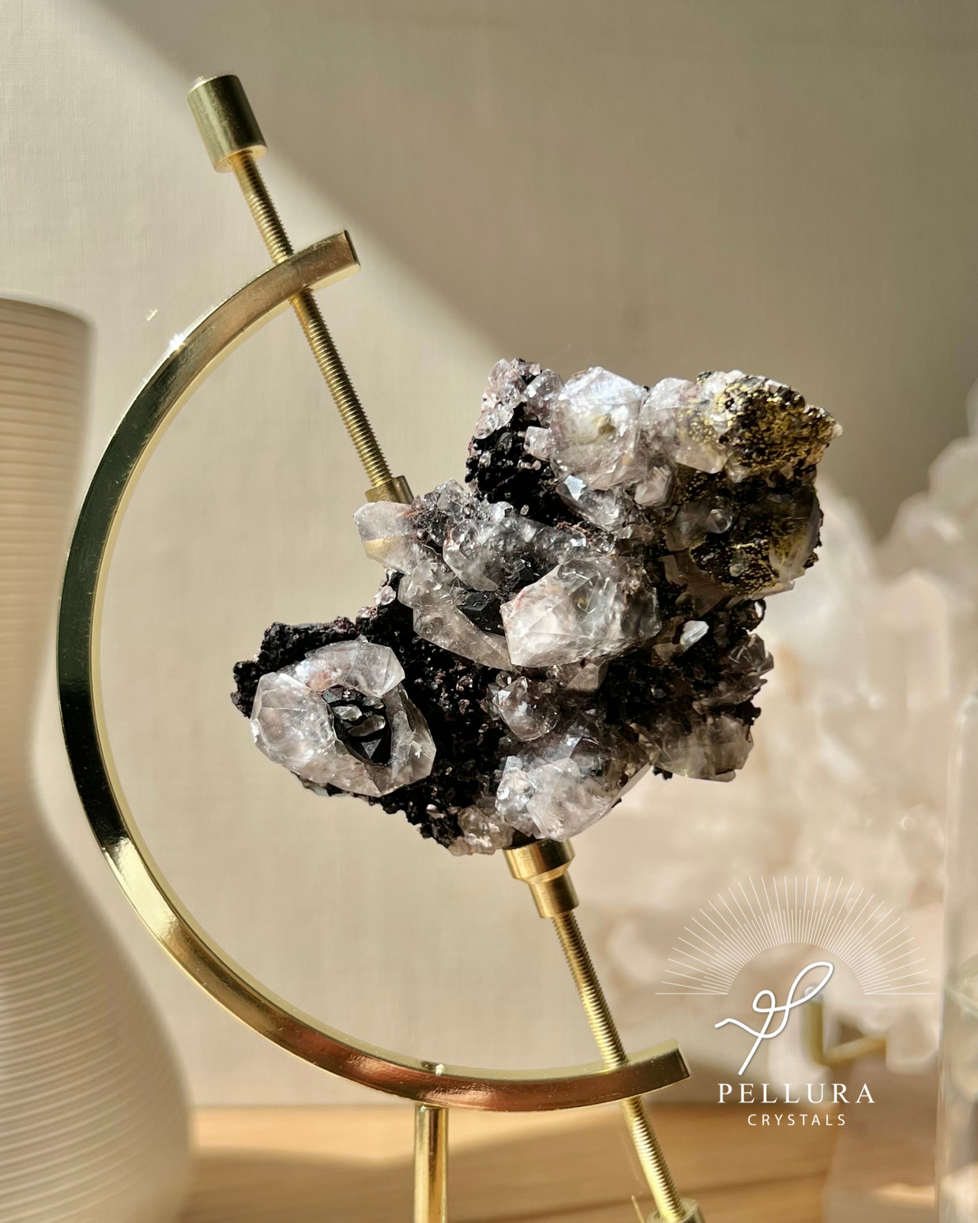 [Zeus] Calcite Black Matrix on on Arc Stand